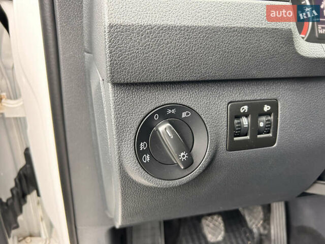 Белый Фольксваген Кадди, объемом двигателя 2 л и пробегом 167 тыс. км за 17500 $, фото 32 на Automoto.ua