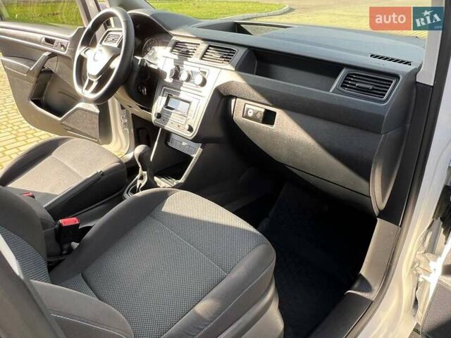 Белый Фольксваген Кадди, объемом двигателя 1.6 л и пробегом 180 тыс. км за 13000 $, фото 29 на Automoto.ua