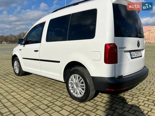 Белый Фольксваген Кадди, объемом двигателя 1.6 л и пробегом 180 тыс. км за 13000 $, фото 21 на Automoto.ua