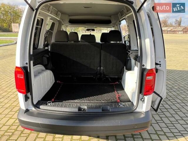 Белый Фольксваген Кадди, объемом двигателя 1.6 л и пробегом 180 тыс. км за 13000 $, фото 28 на Automoto.ua