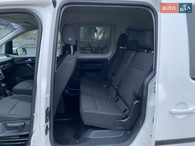 Белый Фольксваген Кадди, объемом двигателя 2 л и пробегом 260 тыс. км за 13900 $, фото 17 на Automoto.ua