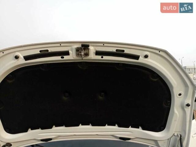 Белый Фольксваген Кадди, объемом двигателя 2 л и пробегом 140 тыс. км за 17900 $, фото 8 на Automoto.ua