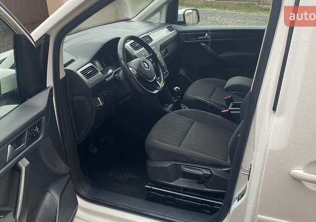 Белый Фольксваген Кадди, объемом двигателя 1.97 л и пробегом 256 тыс. км за 17800 $, фото 13 на Automoto.ua