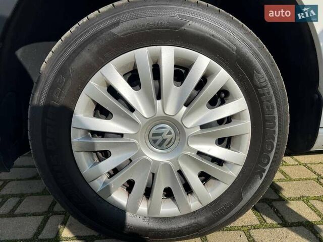 Белый Фольксваген Кадди, объемом двигателя 1.6 л и пробегом 180 тыс. км за 13000 $, фото 35 на Automoto.ua