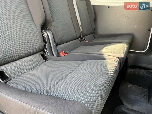 Белый Фольксваген Кадди, объемом двигателя 1.6 л и пробегом 180 тыс. км за 13000 $, фото 33 на Automoto.ua