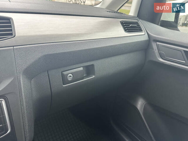 Белый Фольксваген Кадди, объемом двигателя 2 л и пробегом 189 тыс. км за 17200 $, фото 9 на Automoto.ua