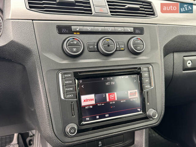 Белый Фольксваген Кадди, объемом двигателя 2 л и пробегом 167 тыс. км за 17500 $, фото 34 на Automoto.ua