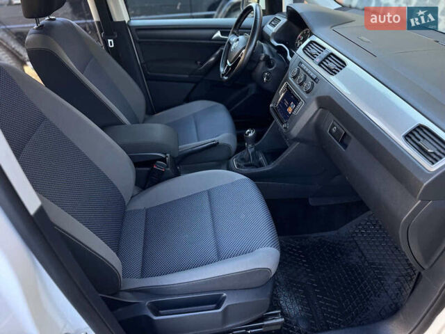 Белый Фольксваген Кадди, объемом двигателя 2 л и пробегом 285 тыс. км за 15900 $, фото 34 на Automoto.ua