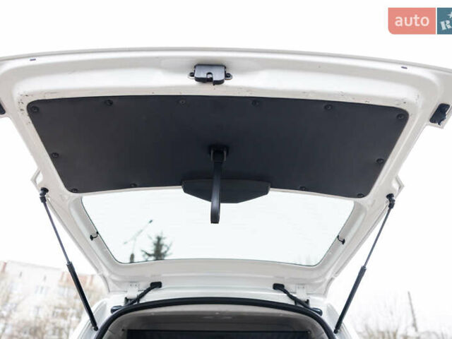 Белый Фольксваген Кадди, объемом двигателя 2 л и пробегом 215 тыс. км за 19800 $, фото 81 на Automoto.ua