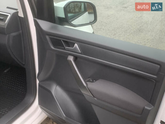 Белый Фольксваген Кадди, объемом двигателя 2 л и пробегом 229 тыс. км за 19777 $, фото 26 на Automoto.ua