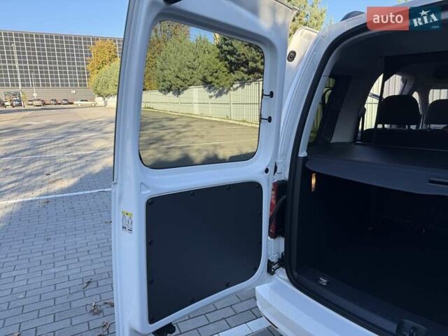 Белый Фольксваген Кадди, объемом двигателя 2 л и пробегом 149 тыс. км за 21200 $, фото 48 на Automoto.ua