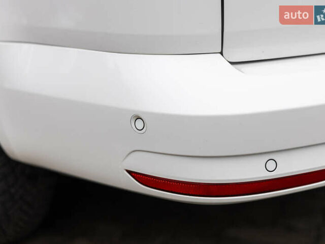 Белый Фольксваген Кадди, объемом двигателя 2 л и пробегом 215 тыс. км за 19800 $, фото 87 на Automoto.ua