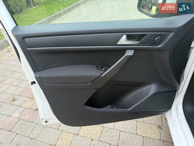 Білий Фольксваген Кадді, об'ємом двигуна 2 л та пробігом 205 тис. км за 16350 $, фото 28 на Automoto.ua