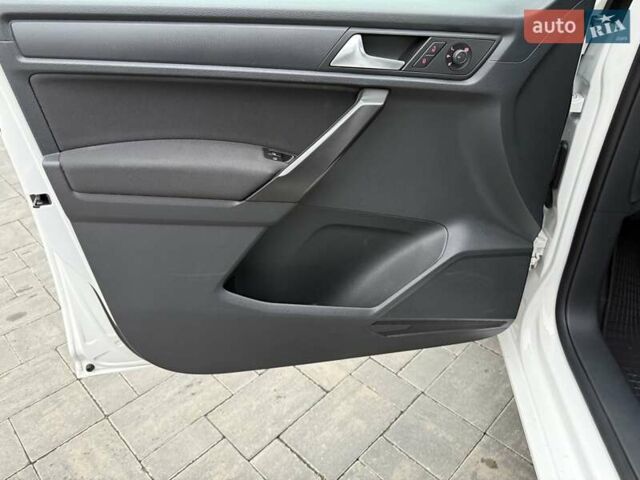 Белый Фольксваген Кадди, объемом двигателя 2 л и пробегом 150 тыс. км за 21600 $, фото 32 на Automoto.ua