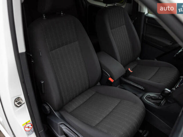 Белый Фольксваген Кадди, объемом двигателя 2 л и пробегом 215 тыс. км за 19800 $, фото 58 на Automoto.ua