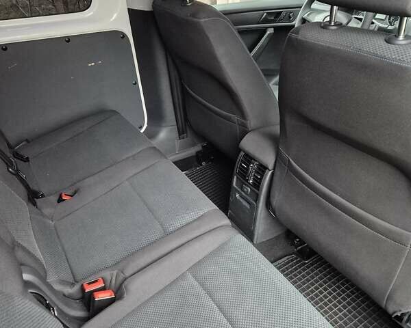 Белый Фольксваген Кадди, объемом двигателя 1.6 л и пробегом 126 тыс. км за 14300 $, фото 8 на Automoto.ua