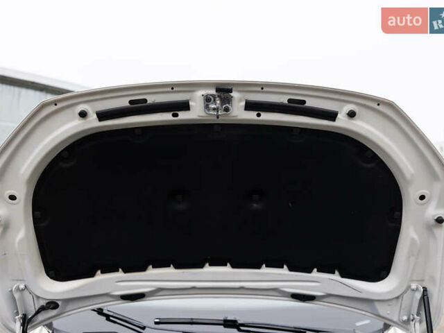 Белый Фольксваген Кадди, объемом двигателя 2 л и пробегом 215 тыс. км за 19800 $, фото 83 на Automoto.ua