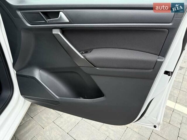 Белый Фольксваген Кадди, объемом двигателя 2 л и пробегом 150 тыс. км за 21600 $, фото 22 на Automoto.ua