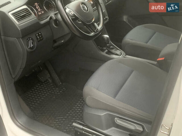 Белый Фольксваген Кадди, объемом двигателя 2 л и пробегом 229 тыс. км за 19777 $, фото 18 на Automoto.ua