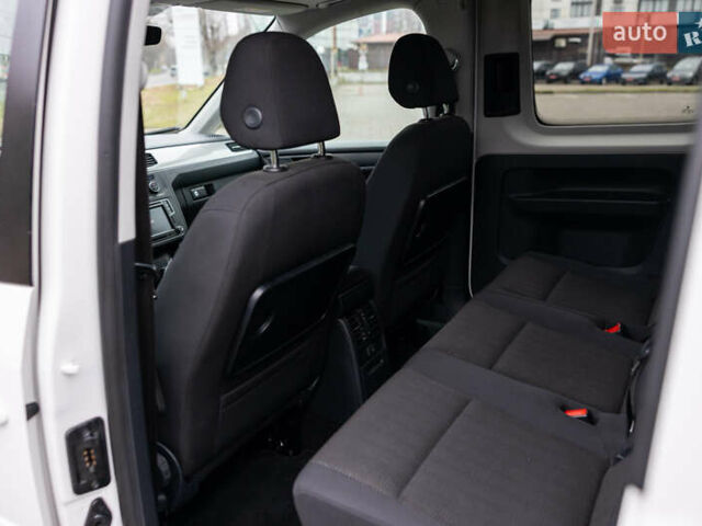 Белый Фольксваген Кадди, объемом двигателя 2 л и пробегом 215 тыс. км за 19800 $, фото 75 на Automoto.ua