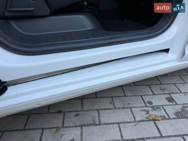 Белый Фольксваген Кадди, объемом двигателя 2 л и пробегом 149 тыс. км за 21200 $, фото 23 на Automoto.ua