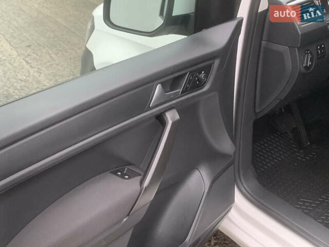 Белый Фольксваген Кадди, объемом двигателя 2 л и пробегом 229 тыс. км за 19777 $, фото 19 на Automoto.ua