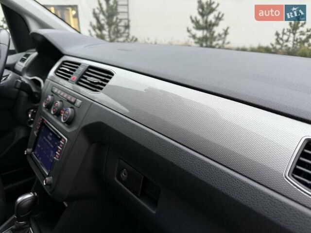 Белый Фольксваген Кадди, объемом двигателя 2 л и пробегом 150 тыс. км за 21600 $, фото 26 на Automoto.ua