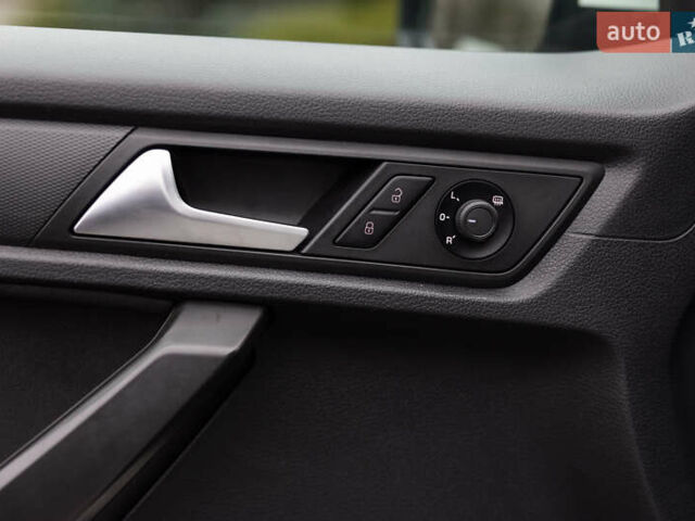 Белый Фольксваген Кадди, объемом двигателя 2 л и пробегом 215 тыс. км за 19800 $, фото 25 на Automoto.ua