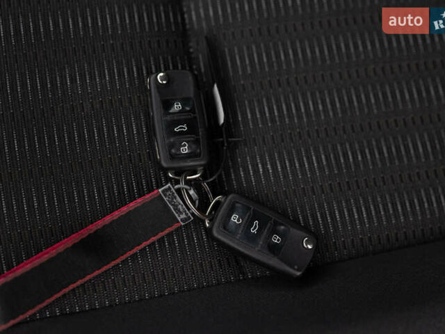 Белый Фольксваген Кадди, объемом двигателя 2 л и пробегом 215 тыс. км за 19800 $, фото 90 на Automoto.ua