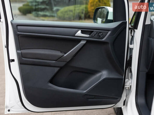 Белый Фольксваген Кадди, объемом двигателя 2 л и пробегом 215 тыс. км за 19800 $, фото 24 на Automoto.ua