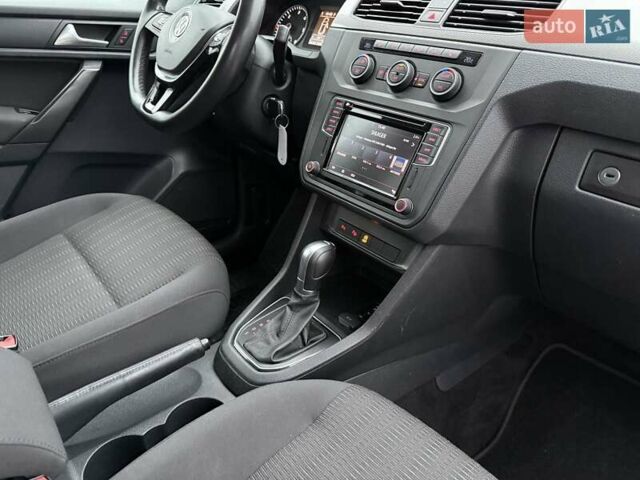 Белый Фольксваген Кадди, объемом двигателя 2 л и пробегом 150 тыс. км за 21600 $, фото 25 на Automoto.ua