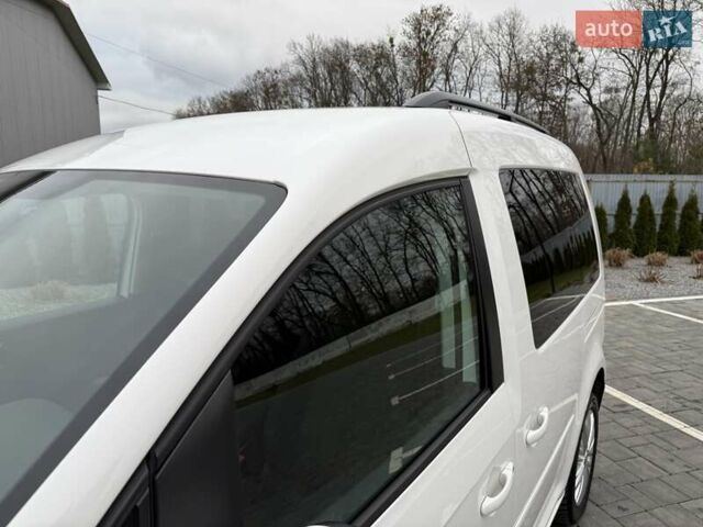 Белый Фольксваген Кадди, объемом двигателя 2 л и пробегом 150 тыс. км за 21600 $, фото 6 на Automoto.ua