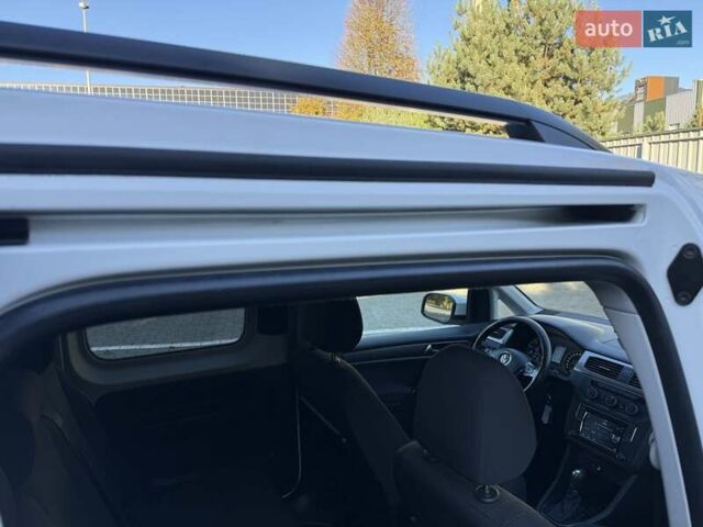 Белый Фольксваген Кадди, объемом двигателя 2 л и пробегом 149 тыс. км за 21200 $, фото 24 на Automoto.ua