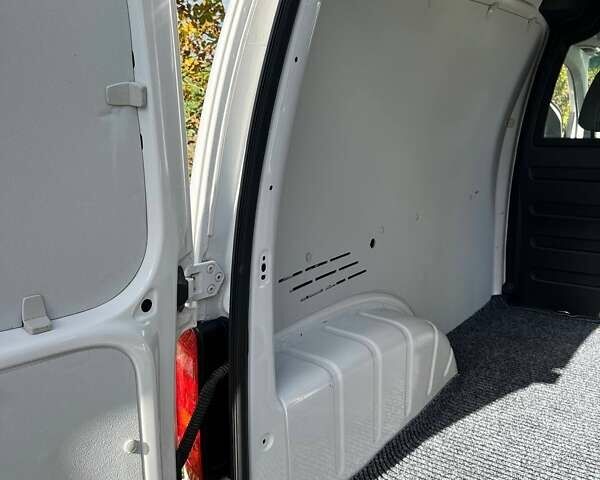 Белый Фольксваген Кадди, объемом двигателя 1.97 л и пробегом 185 тыс. км за 18700 $, фото 63 на Automoto.ua