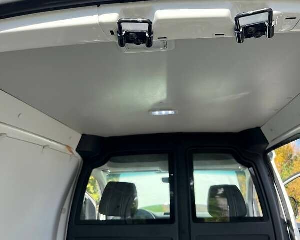 Белый Фольксваген Кадди, объемом двигателя 1.97 л и пробегом 185 тыс. км за 18700 $, фото 62 на Automoto.ua