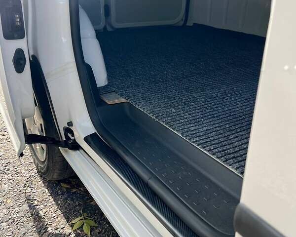 Белый Фольксваген Кадди, объемом двигателя 1.97 л и пробегом 185 тыс. км за 18700 $, фото 58 на Automoto.ua