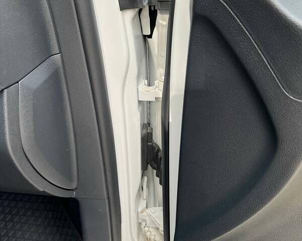 Белый Фольксваген Кадди, объемом двигателя 1.97 л и пробегом 185 тыс. км за 18700 $, фото 46 на Automoto.ua