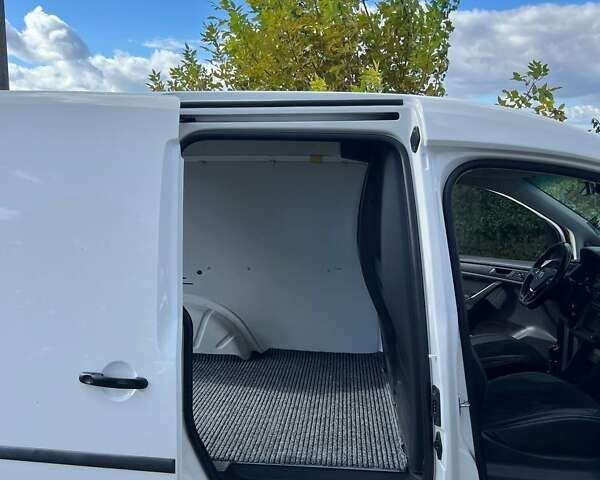 Белый Фольксваген Кадди, объемом двигателя 1.97 л и пробегом 185 тыс. км за 18700 $, фото 55 на Automoto.ua