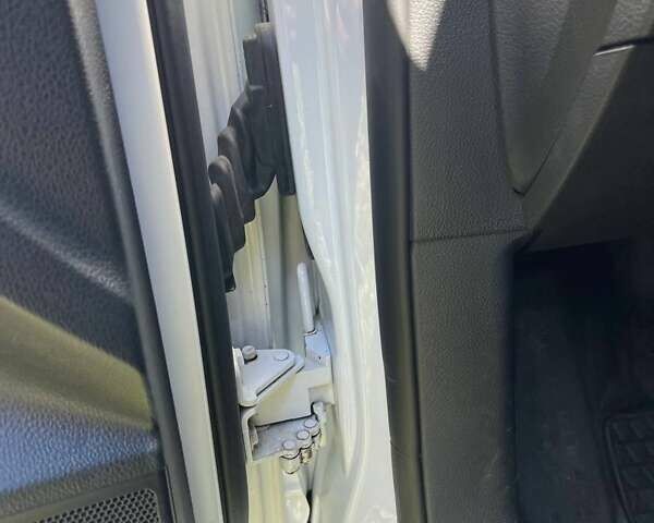 Белый Фольксваген Кадди, объемом двигателя 1.97 л и пробегом 185 тыс. км за 18700 $, фото 50 на Automoto.ua