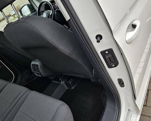 Белый Фольксваген Кадди, объемом двигателя 2 л и пробегом 203 тыс. км за 26300 $, фото 24 на Automoto.ua