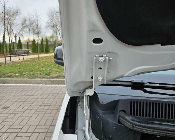 Белый Фольксваген Кадди, объемом двигателя 2 л и пробегом 203 тыс. км за 26300 $, фото 20 на Automoto.ua