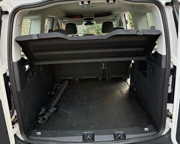 Белый Фольксваген Кадди, объемом двигателя 2 л и пробегом 203 тыс. км за 26300 $, фото 30 на Automoto.ua