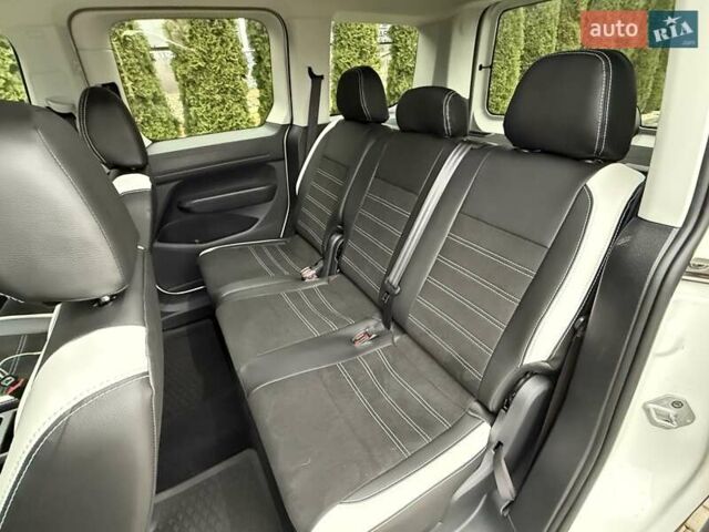 Белый Фольксваген Кадди, объемом двигателя 1.97 л и пробегом 222 тыс. км за 20999 $, фото 83 на Automoto.ua