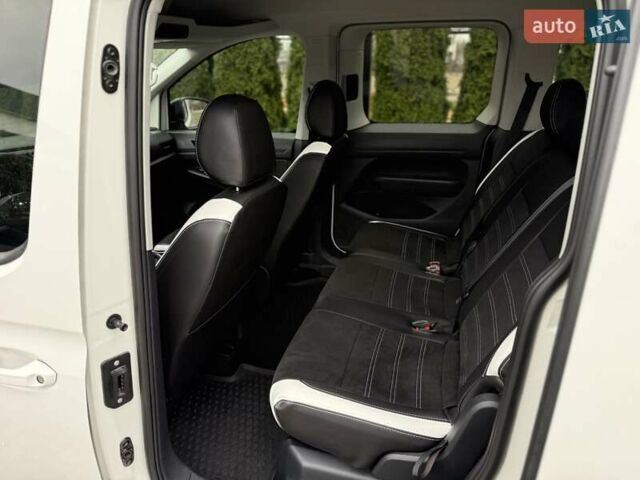 Белый Фольксваген Кадди, объемом двигателя 1.97 л и пробегом 222 тыс. км за 20999 $, фото 86 на Automoto.ua