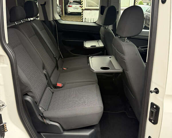 Белый Фольксваген Кадди, объемом двигателя 2 л и пробегом 240 тыс. км за 22500 $, фото 24 на Automoto.ua