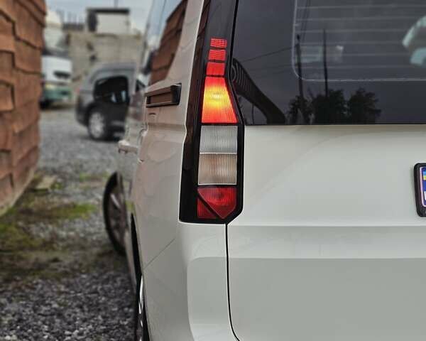 Белый Фольксваген Кадди, объемом двигателя 1.97 л и пробегом 183 тыс. км за 22950 $, фото 6 на Automoto.ua