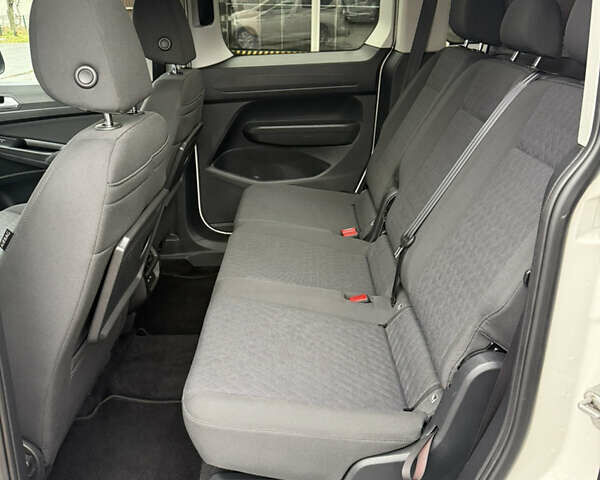 Белый Фольксваген Кадди, объемом двигателя 2 л и пробегом 240 тыс. км за 22500 $, фото 11 на Automoto.ua