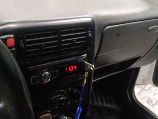 Белый Фольксваген Кадди, объемом двигателя 1.4 л и пробегом 280 тыс. км за 1981 $, фото 2 на Automoto.ua