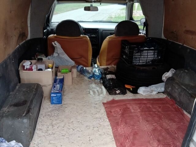 Білий Фольксваген Кадді, об'ємом двигуна 1.9 л та пробігом 141 тис. км за 1700 $, фото 6 на Automoto.ua