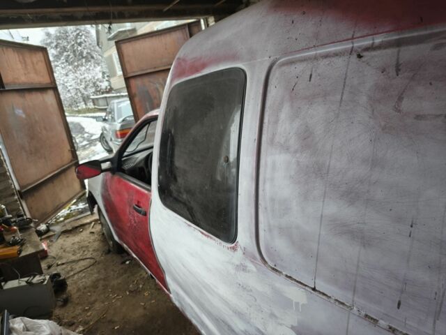 Белый Фольксваген Кадди, объемом двигателя 0 л и пробегом 200 тыс. км за 350 $, фото 3 на Automoto.ua